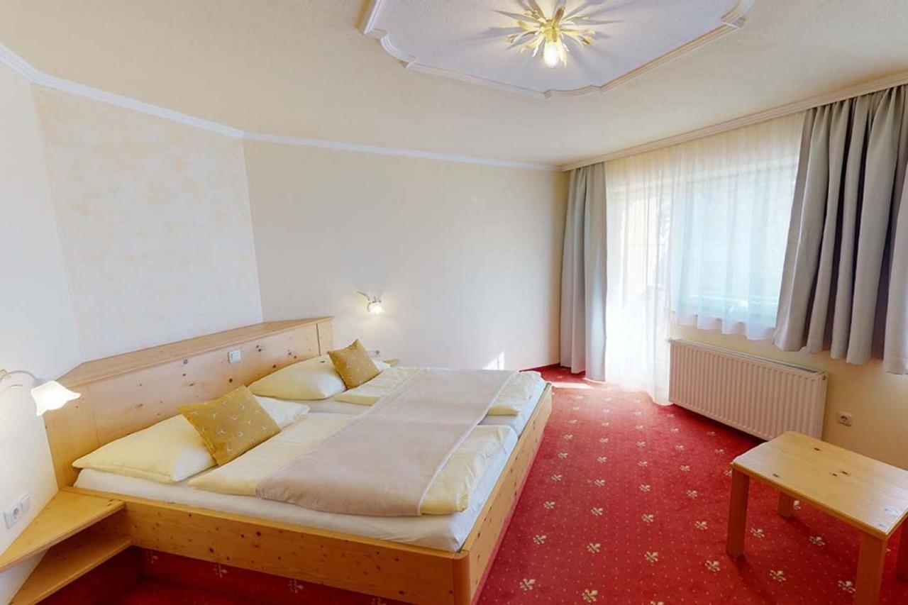 Voralpenhotel Schmoller Sankt Georgen im Attergau Exterior photo